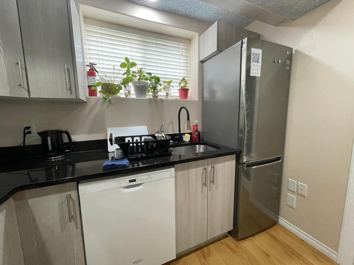 Super Luxury & Cozy Lower Level Apartment In Nw Calgary, Ab Close To Banff Eksteriør bilde