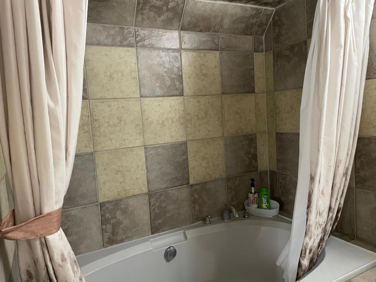 Super Luxury & Cozy Lower Level Apartment In Nw Calgary, Ab Close To Banff Eksteriør bilde
