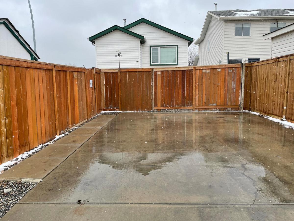 Super Luxury & Cozy Lower Level Apartment In Nw Calgary, Ab Close To Banff Eksteriør bilde